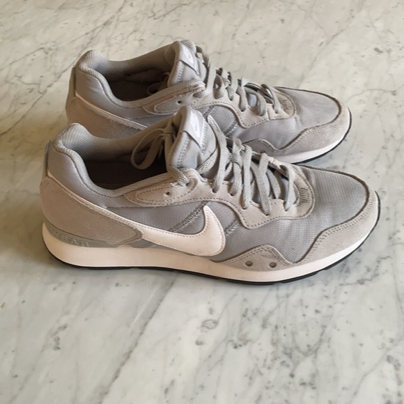 Nike Venture Runner - Men’s Size 10 - Picture 3 of 6